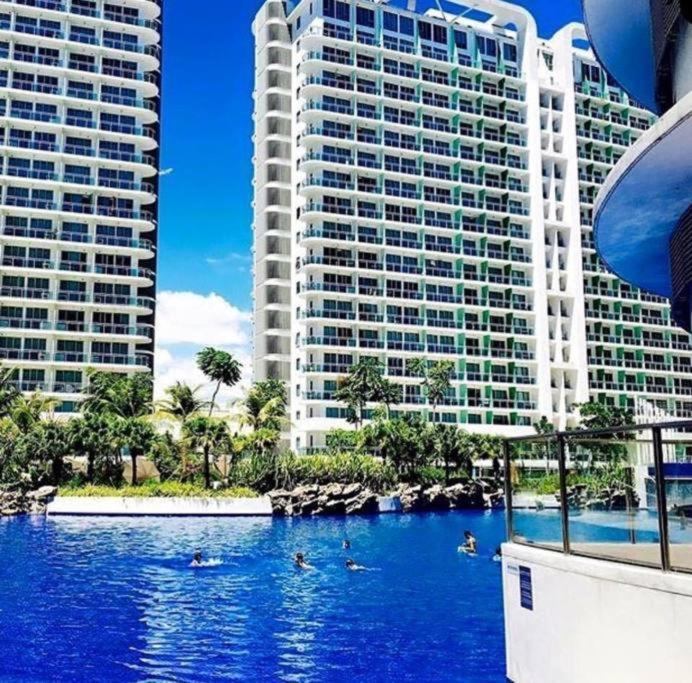 Azure Urban Resort A4 Near Airport Mall With Wavepool Paranaque City Экстерьер фото
