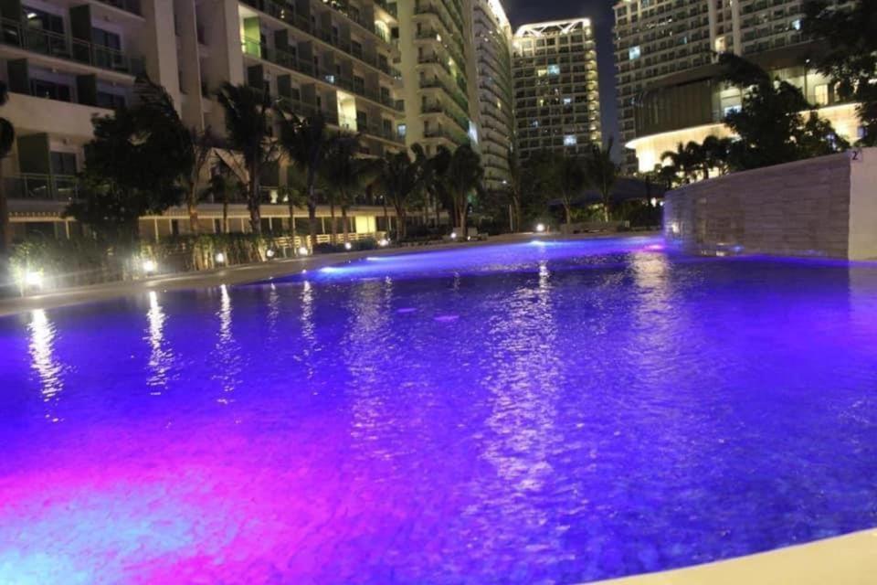 Azure Urban Resort A4 Near Airport Mall With Wavepool Paranaque City Экстерьер фото