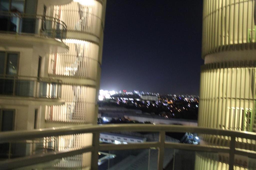 Azure Urban Resort A4 Near Airport Mall With Wavepool Paranaque City Экстерьер фото