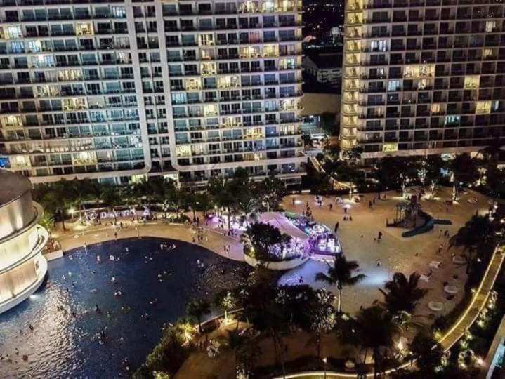 Azure Urban Resort A4 Near Airport Mall With Wavepool Paranaque City Экстерьер фото